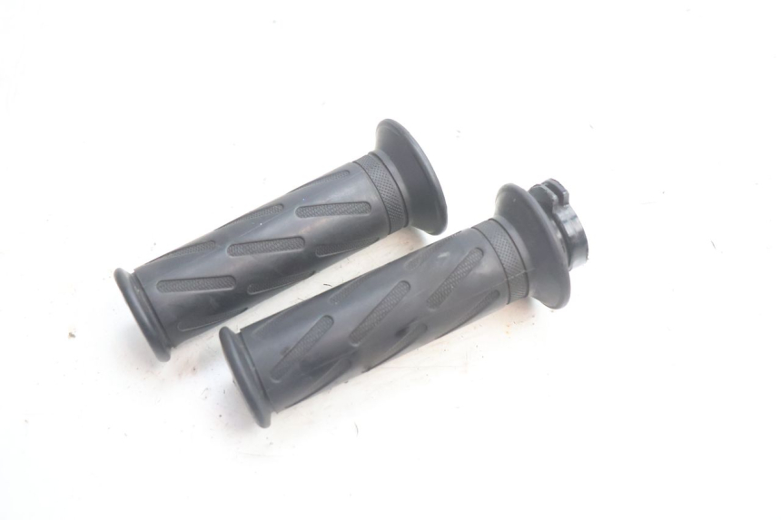 photo de THROTTLE GRIP PEUGEOT KISBEE 4T 50 (2018 - 2022) - Fixing points details