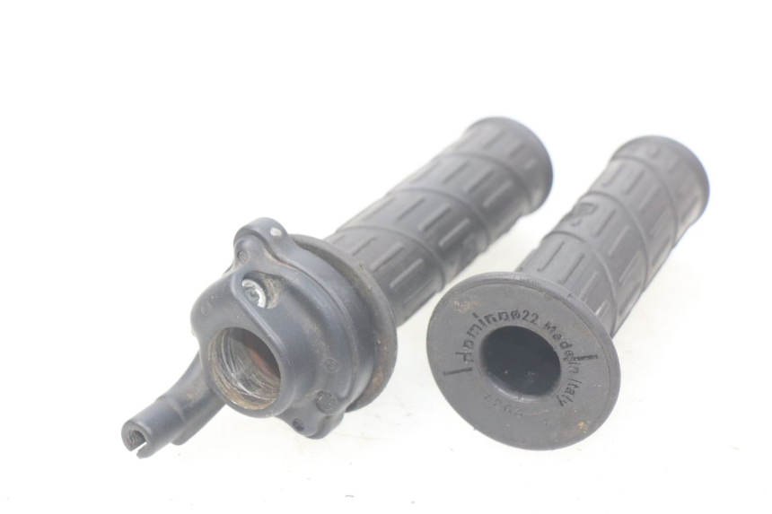 photo de THROTTLE GRIP PIAGGIO LIBERTY 4T 50 (2004 - 2008) - Zoom on usage condition