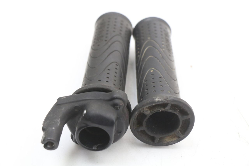 photo de THROTTLE GRIP PIAGGIO LIBERTY 4T 50 (2018 - 2021) - Zoom on usage condition