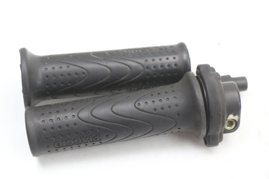 photo de THROTTLE GRIP PIAGGIO LIBERTY 4T 50 (2018 - 2021) - Alternative perspective
