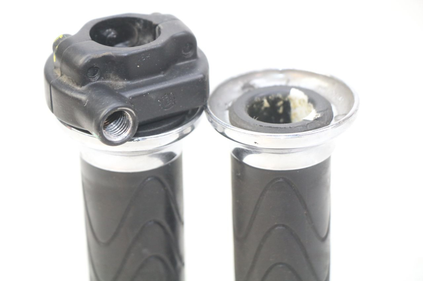 photo de THROTTLE GRIP PIAGGIO LIBERTY IGET 4T 50 (2015 - 2020) - Zoom on usage condition