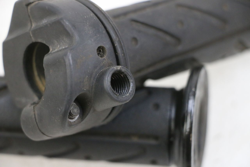 photo de THROTTLE GRIP KYMCO LIKE 125 (2009 - 2016) - Zoom on usage condition