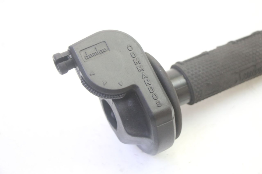 photo de THROTTLE GRIP PEUGEOT LUDIX 50 (2005 - 2007) - Component detail