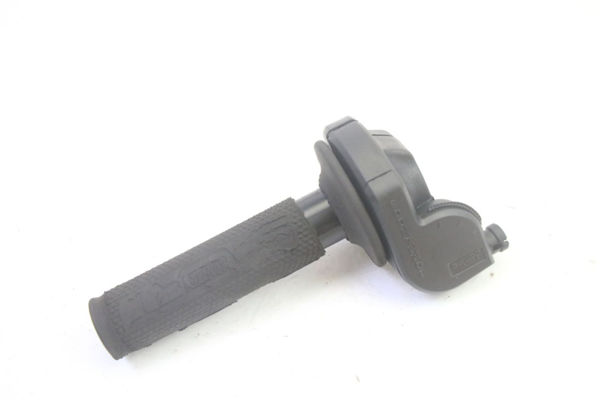 photo de THROTTLE GRIP PEUGEOT LUDIX 50 (2005 - 2007) - Alternative perspective