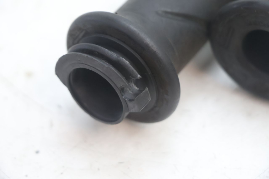 photo de THROTTLE GRIP PEUGEOT LUDIX 50 (2005 - 2007) - Zoom on usage condition