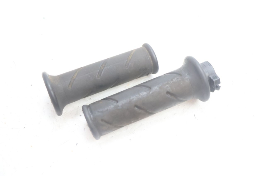 photo de THROTTLE GRIP PEUGEOT LUDIX 50 (2005 - 2007) - Alternative perspective