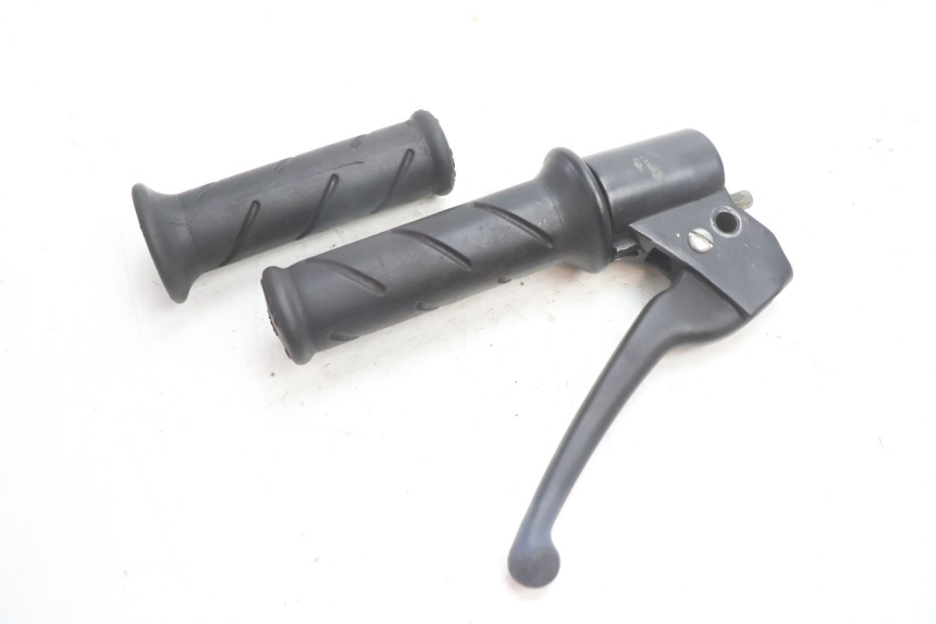photo de THROTTLE GRIP PEUGEOT LUDIX ONE 50 (2004 - 2013) - Zoom on usage condition