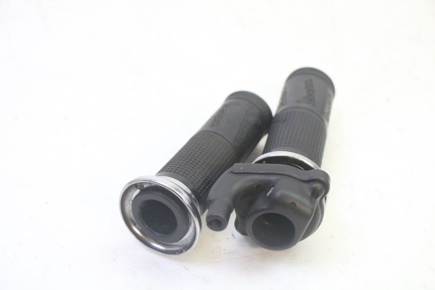 photo de THROTTLE GRIP PIAGGIO LXV 4T 50 (2009 - 2013) - Zoom on usage condition