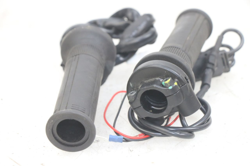 photo de THROTTLE GRIP PIAGGIO MEDLEY 125 (2016 - 2023) - Component detail