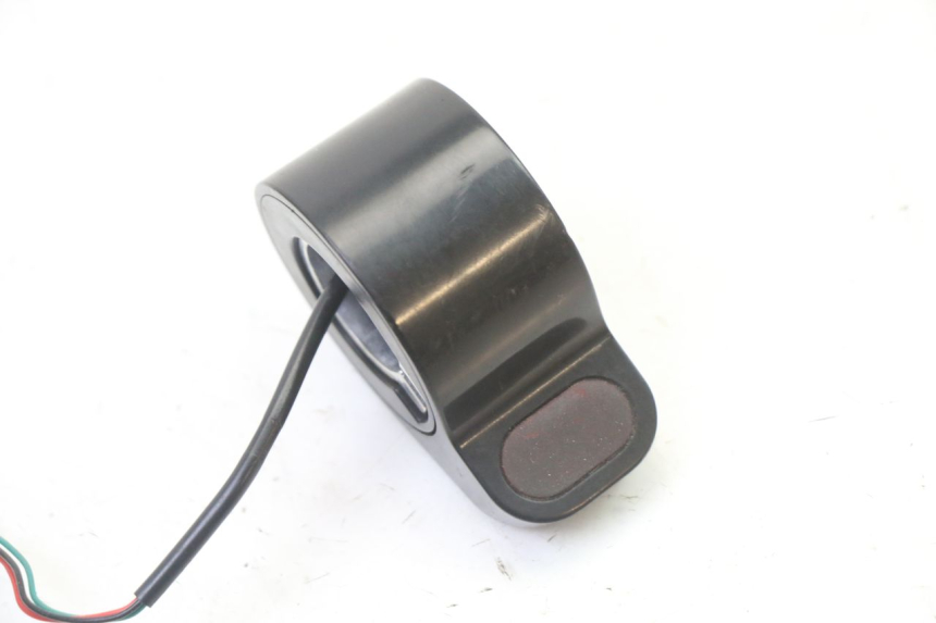 photo de THROTTLE GRIP XIAOMI MI PRO 2 1 - Zoom on usage condition