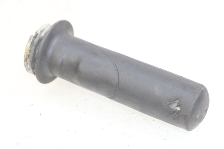photo de THROTTLE GRIP SYM MIO 50 (2011 - 2017) - Zoom on usage condition