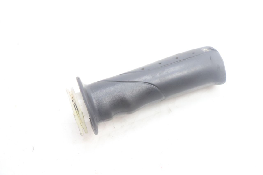 photo de THROTTLE GRIP SYM MIO 50 (2005 - 2010) - Zoom on usage condition