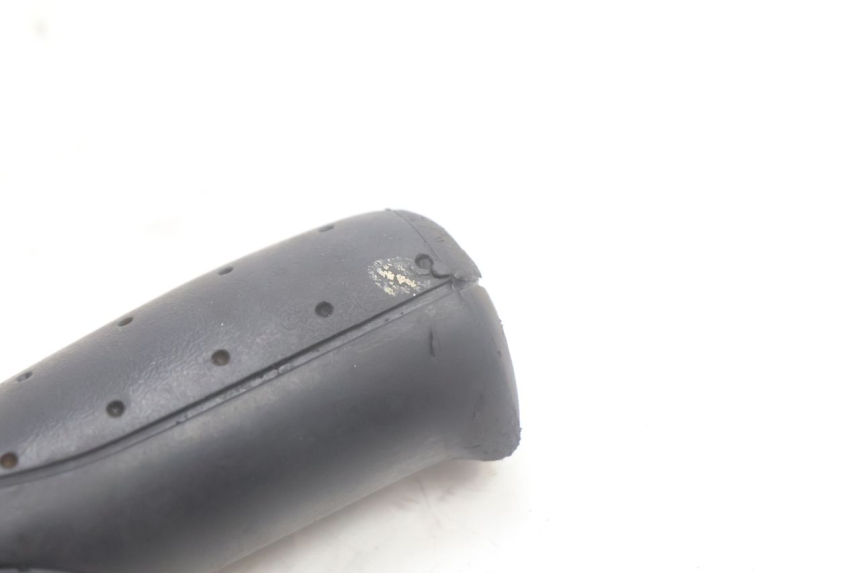 photo de THROTTLE GRIP SYM MIO 50 (2005 - 2010) - Alternative perspective