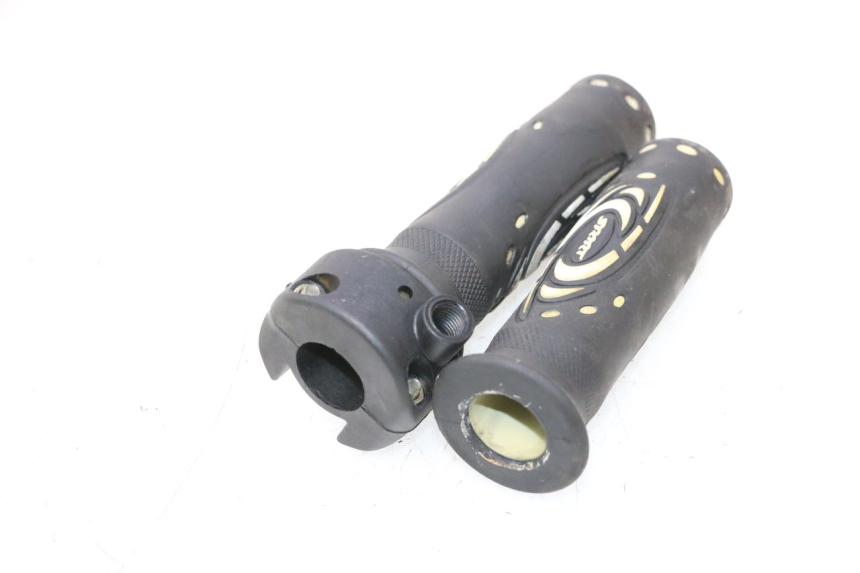 photo de THROTTLE GRIP KYMCO MOVIE S 125 (2009 - 2018) - Zoom on usage condition