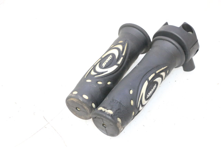 photo de THROTTLE GRIP KYMCO MOVIE S 125 (2009 - 2018) - Fixing points details