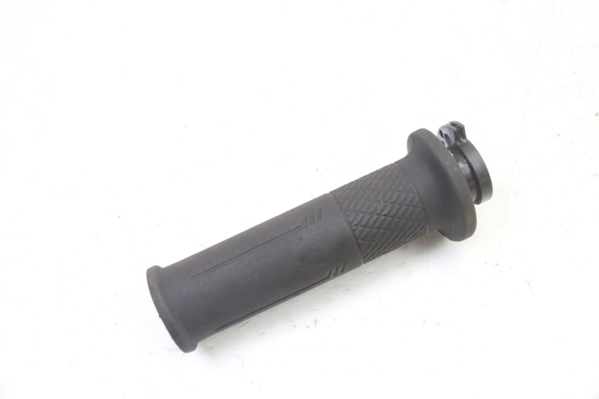 photo de THROTTLE GRIP PIAGGIO MP3 HPE 310 (2024 - 2025) - Zoom on usage condition