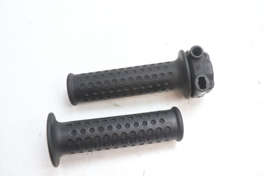 photo de THROTTLE GRIP PIAGGIO MP3 LT 300 (2010 - 2016) - Alternative perspective