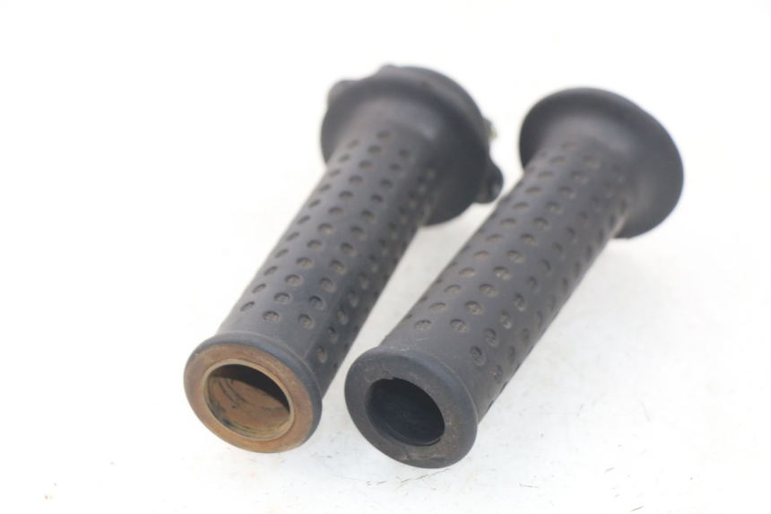 photo de THROTTLE GRIP PIAGGIO MP3 125 (2006 - 2014) - Alternative perspective