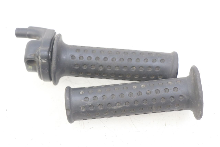 photo de THROTTLE GRIP PIAGGIO MP3 125 (2006 - 2014) - Zoom on usage condition