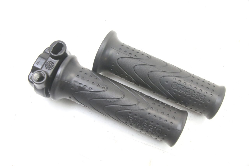 photo de THROTTLE GRIP PIAGGIO MP3 500 (2014 - 2017) - Alternative perspective