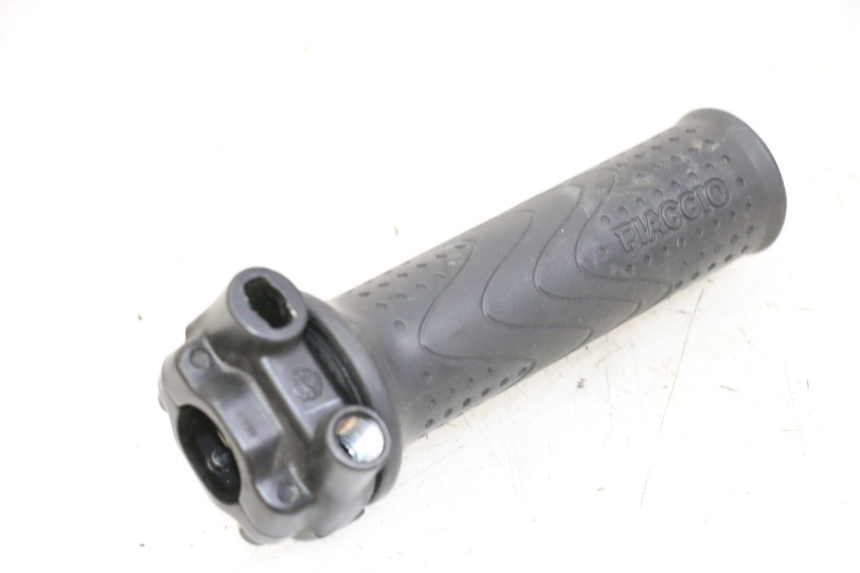 photo de THROTTLE GRIP PIAGGIO MP3 500 (2014 - 2017) - Alternative perspective