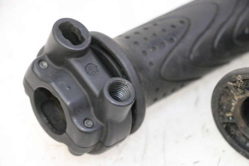 photo de THROTTLE GRIP PIAGGIO MP3 500 (2011 - 2015) - Alternative perspective