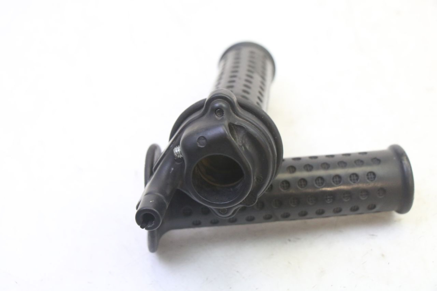 photo de THROTTLE GRIP PIAGGIO MP3 125 (2006 - 2014) - Zoom on usage condition