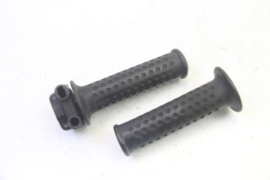 photo de THROTTLE GRIP PIAGGIO MP3 RL 250 (2006 - 2010) - Zoom on usage condition