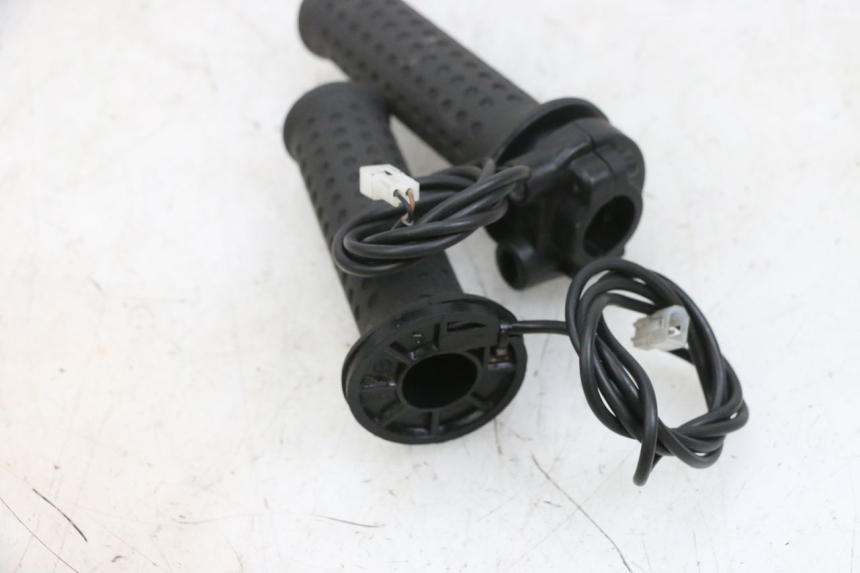 photo de THROTTLE GRIP PIAGGIO MP3 500 (2016 - 2018) - Alternative perspective