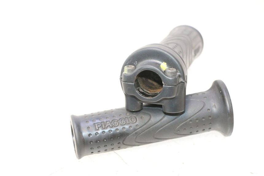 photo de THROTTLE GRIP PIAGGIO MP3 500 (2011 - 2015) - Zoom on usage condition