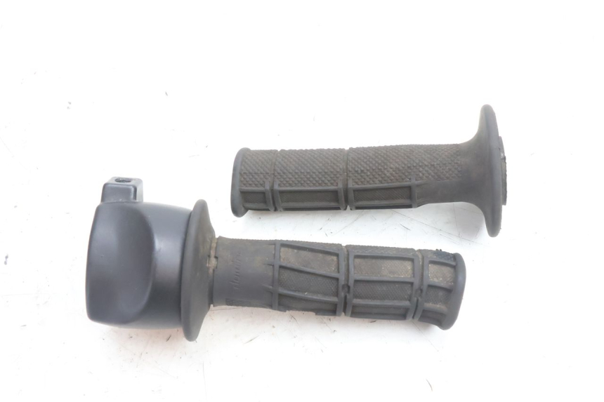 photo de THROTTLE GRIP RIEJU MRT PRO SUPERMOTARD 50 (2007 - 2018) - Main view