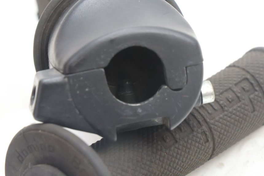 photo de THROTTLE GRIP RIEJU MRT PRO SUPERMOTARD 50 (2007 - 2018) - Zoom on usage condition