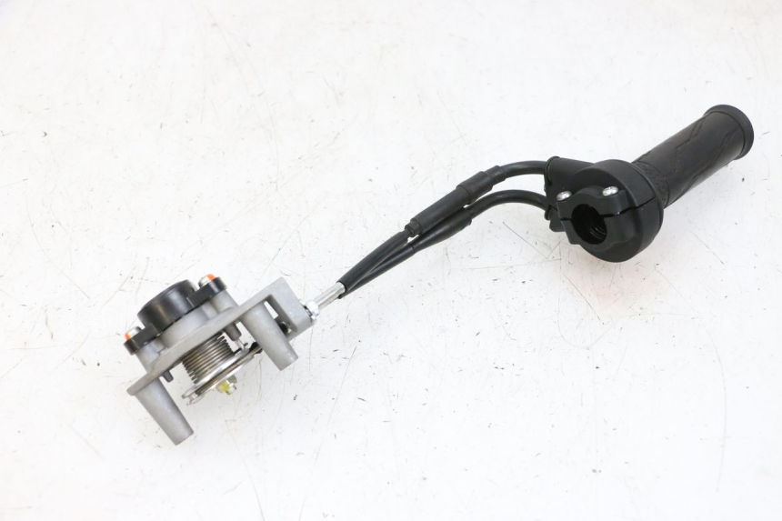 photo de THROTTLE GRIP YAMAHA NEO'S CORE 1 (2022 - 2026) - Component zoom