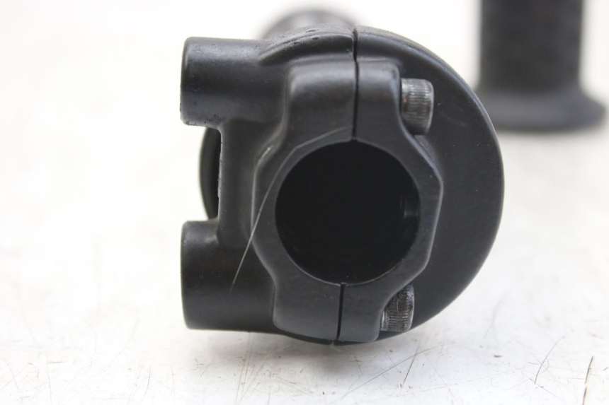 photo de THROTTLE GRIP PIAGGIO NEW TYPHOON 50 (2018 - 2021) - Zoom on usage condition