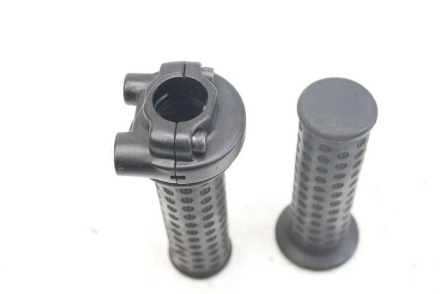 photo de THROTTLE GRIP PIAGGIO NEW TYPHOON 50 (2018 - 2021) - Alternative perspective