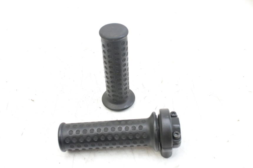 photo de THROTTLE GRIP PIAGGIO NEW TYPHOON 50 (2018 - 2021) - Fixing points details