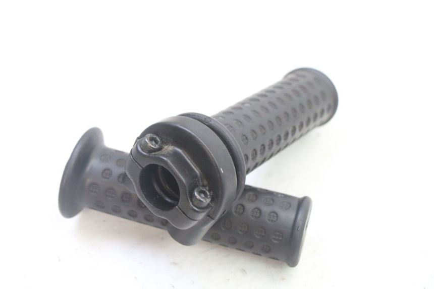 photo de THROTTLE GRIP PIAGGIO NEW TYPHOON 50 (2018 - 2021) - Component detail
