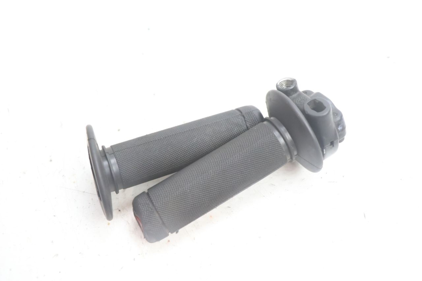 photo de THROTTLE GRIP PIAGGIO NEW TYPHOON 50 (2018 - 2021) - Alternative perspective