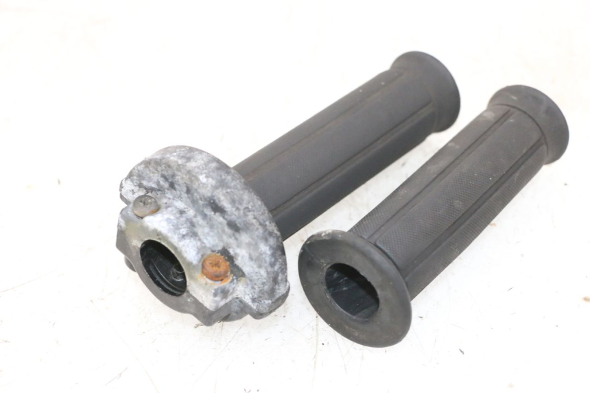 photo de THROTTLE GRIP HONDA NSR R 125 (1994 - 2003) - Technical close-up
