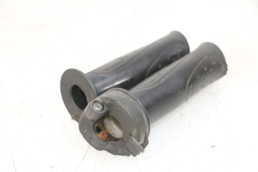 photo de THROTTLE GRIP SYM ORBIT 2 4T 50 (2008 - 2017) - Alternative perspective