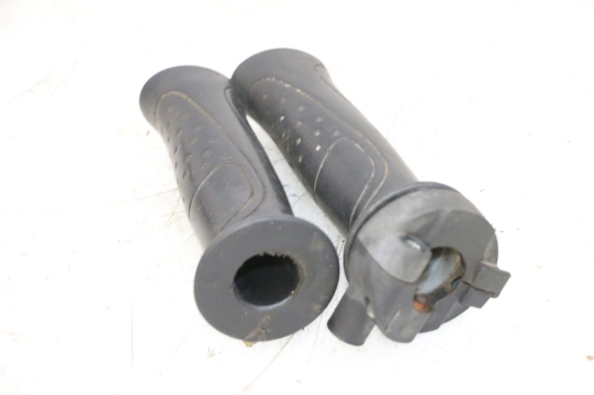 photo de THROTTLE GRIP SYM ORBIT 2 4T 50 (2008 - 2017) - Technical close-up