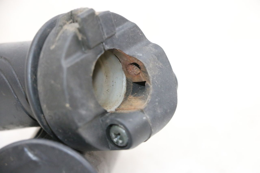 photo de THROTTLE GRIP SYM ORBIT 2 50 (2008 - 2014) - Zoom on usage condition