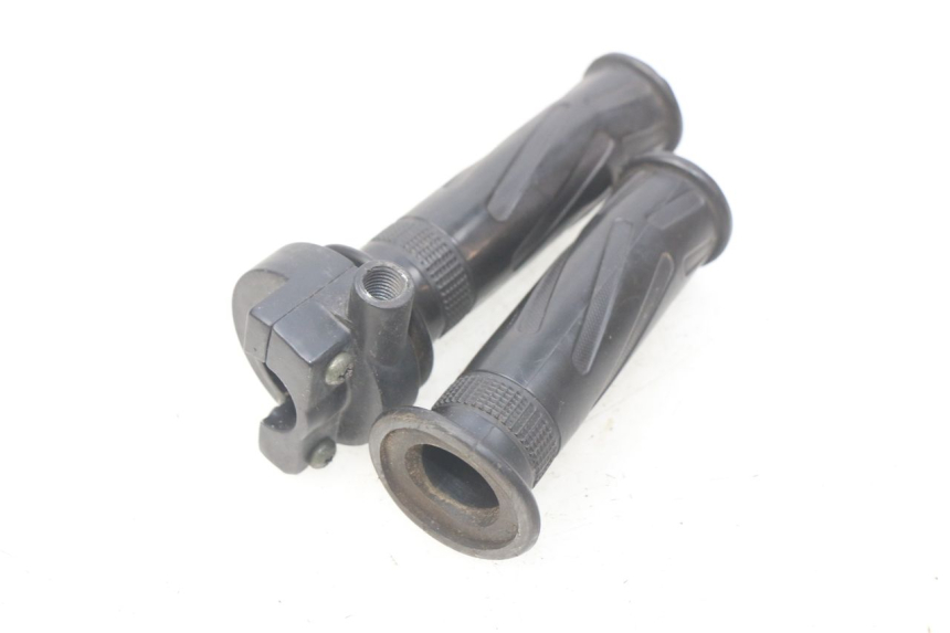 photo de THROTTLE GRIP TNT MOTOR OTTO 2T 50 (2012 - 2018) - Zoom on usage condition