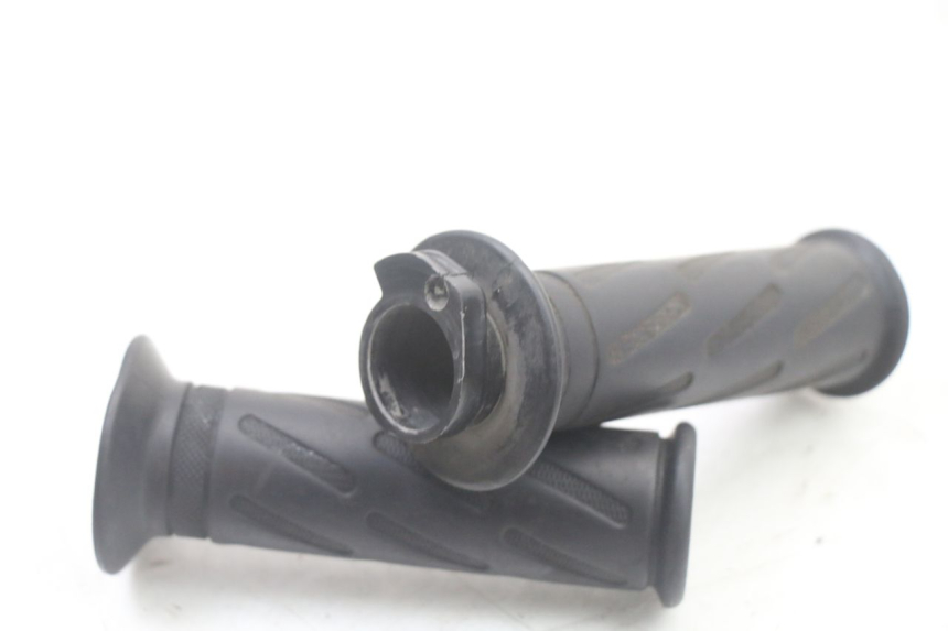 photo de THROTTLE GRIP PEUGEOT KISBEE 4T 50 (2018 - 2022) - Alternative perspective