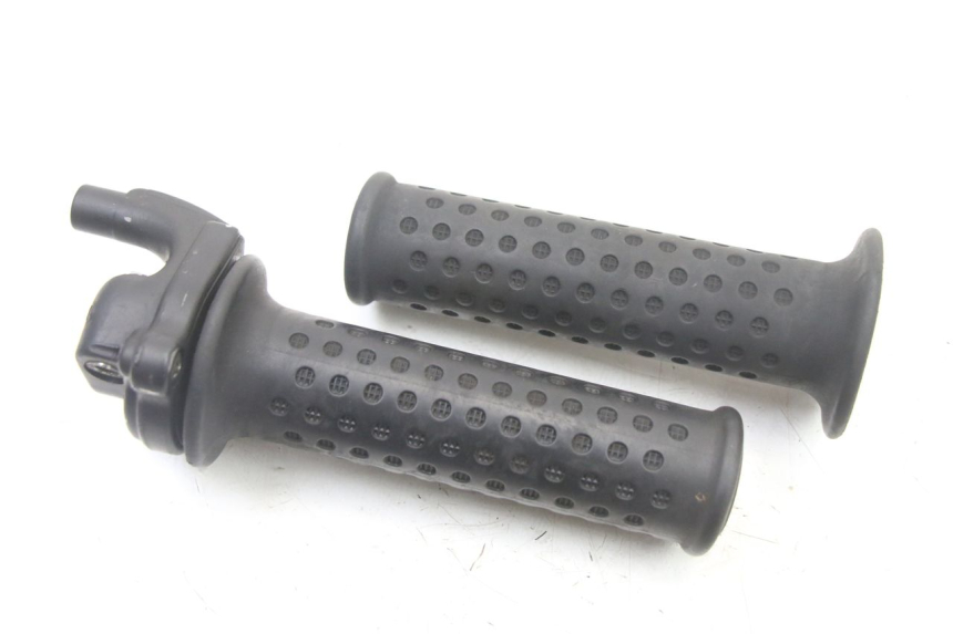 photo de THROTTLE GRIP PIAGGIO VESPA GRANTURISMO 125 (2003 - 2007) - Component detail