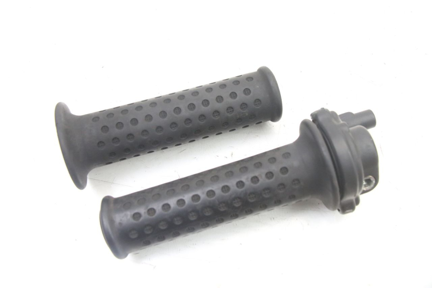 photo de THROTTLE GRIP PIAGGIO VESPA GRANTURISMO 125 (2003 - 2007) - Alternative perspective