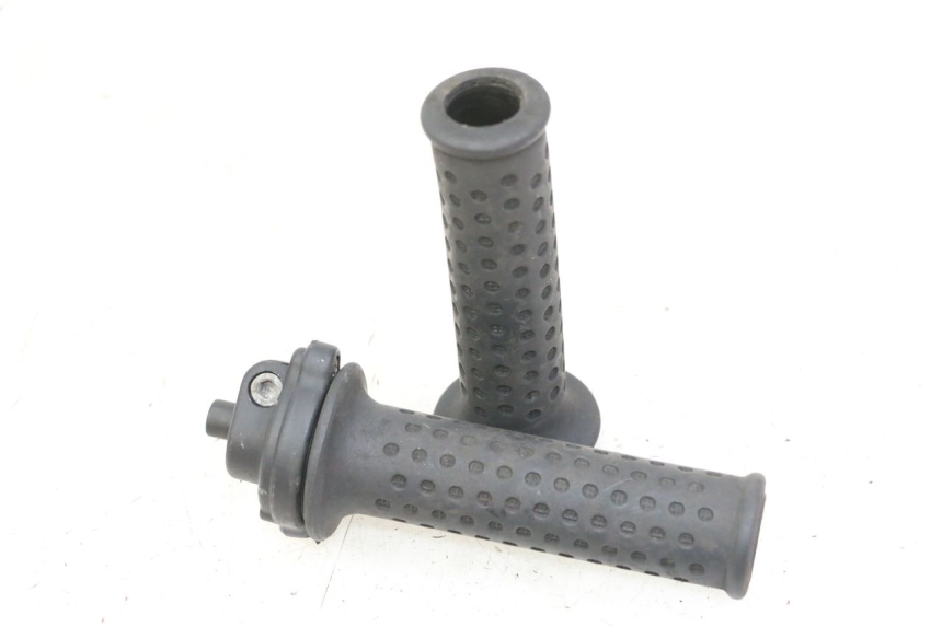 photo de THROTTLE GRIP PIAGGIO VESPA GRANTURISMO 200 (2004 - 2005) - Zoom on usage condition