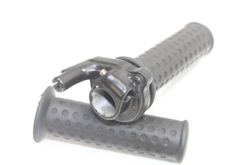 photo de THROTTLE GRIP PIAGGIO ZIP 2T 50 (2009 - 2019) - Zoom on usage condition