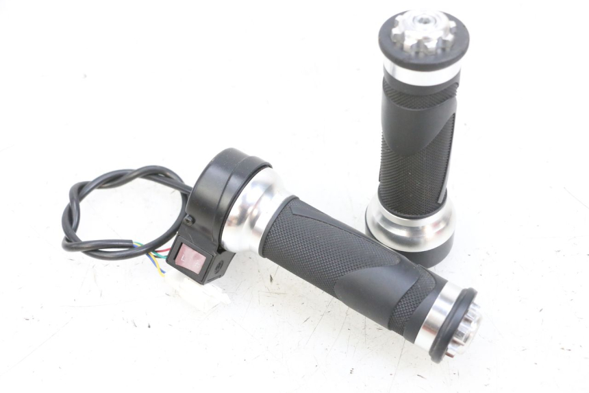 photo de THROTTLE GRIP EFUN PUSA 1 - Main view