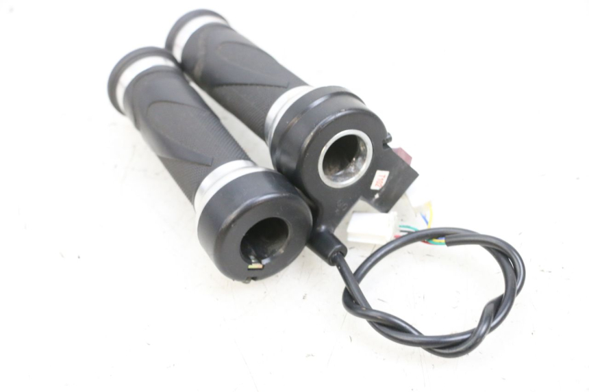photo de THROTTLE GRIP EFUN PUSA 1 - Product overview